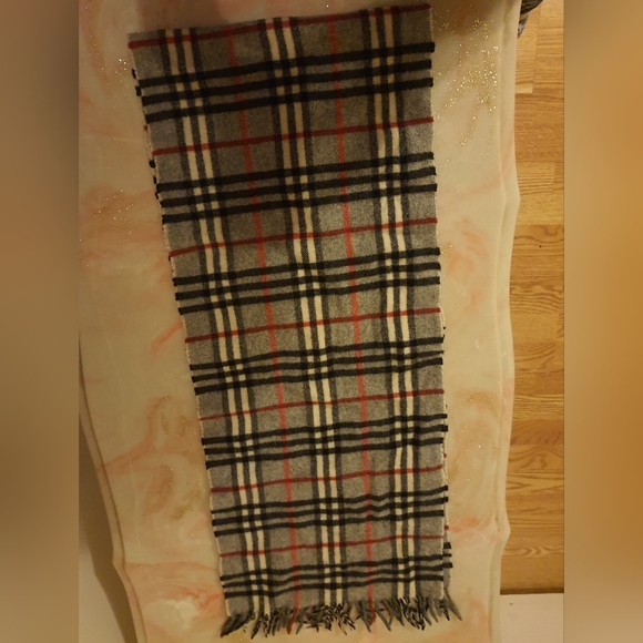 Burberry Lambswool Scarf - Picture 2 of 3